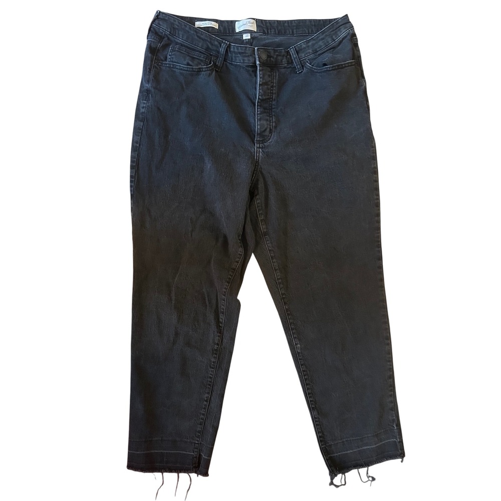 Universal Thread Women's‎ High Rise 90s Slim Distressed Hem Black Wash Jeans